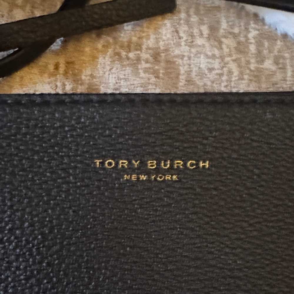 Tory Burch Black Leather Shoulder Bag with Pink Tag and Gold Charm - Picture 2 of 12